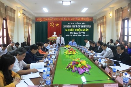 Bí thư Tỉnh ủy Quảng Trị Nguyễn Văn Hùng báo cáo về tình hình phát triển kinh tế, xã hội của tỉnh