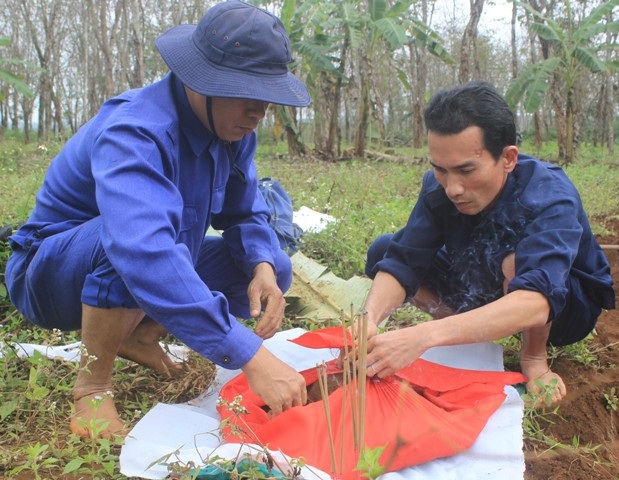 Kính cẩn quy tập hài cốt các liệt sĩ được tìm thấy