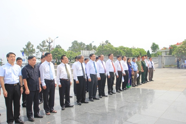 Long trọng lễ thượng cờ bên dòng sông giới tuyến - 2