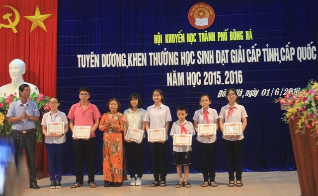 Quảng Trị: Tuyên dương 147 học sinh đạt giải học sinh Giỏi cấp tỉnh và Quốc gia - 2