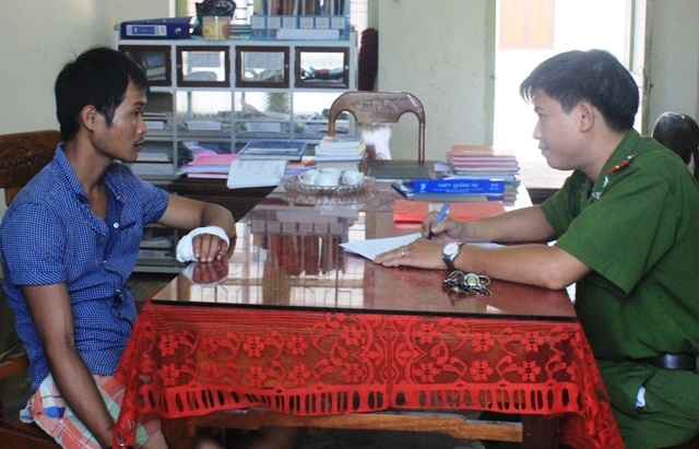 
Cơ quan điều tra lấy lời khai đối tượng để làm rõ vụ đánh người
