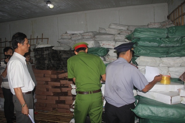 Ngày 11/6, đoàn kiểm tra liên ngành đã tiến hành niêm phong số cá được xác định nhiễm phenol