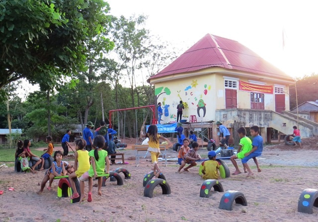 
Trẻ em miền núi A Túc có sân chơi thân thiện, bổ ích nhờ những tình cảm của đoàn viên, thanh niên
