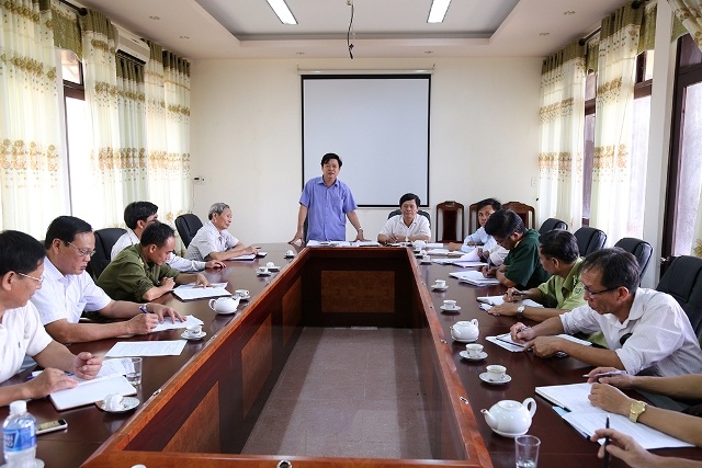 Thuê thợ săn đặt bẫy đàn trâu hung dữ - 1 Lãnh đạo huyện Cam Lộ bày tỏ quyết tâm khống chế đàn trâu để đảm bảo an toàn cho người dân