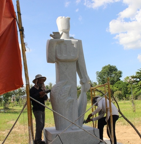 Quảng Trị: Những tượng đá ẩn chứa lòng tri ân liệt sĩ! - 2