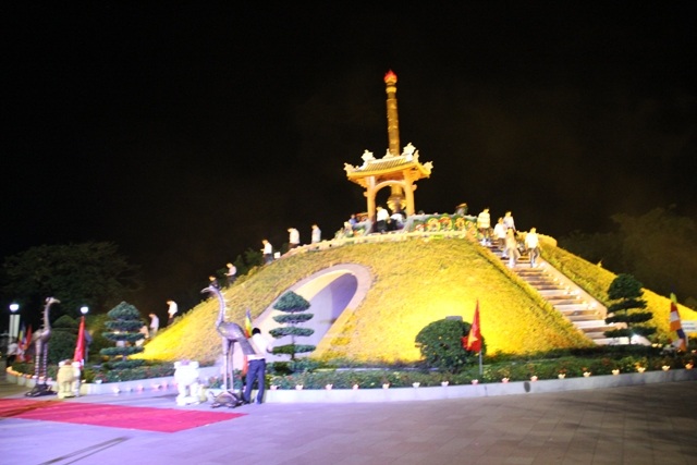 Thành cổ Quảng Trị sáng rực dịp kỷ niệm ngày Thương binh, liệt sĩ