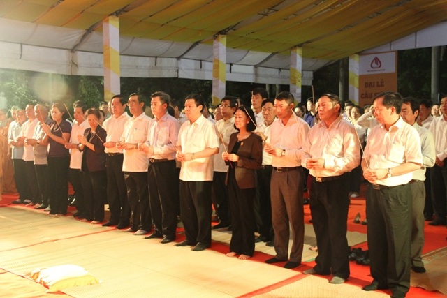 Các vị lãnh đạo tham gia lễ cầu siêu tri ân các anh hùng, liệt sĩ