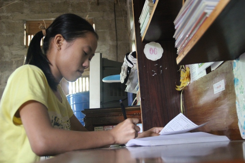 
Tuy vậy, em vẫn dành thời gian để ôn lại kiến thức, chuẩn bị cho năm học cuối cấp
