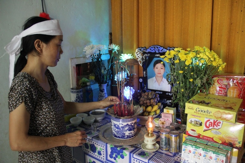 
Mới đoạn tang chồng, chị Chúc gánh chịu thêm một nỗi đau đớn tột cùng khi con gái cũng vội vã ra đi
