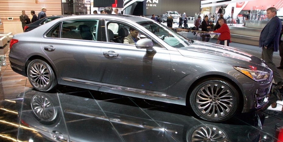 Những mẫu xe đáng chú ý tại Detroit Auto Show 2016 - 16
G90 là sản phẩm đầu tiên thuộc thương hiệu xe sang Genesis của Hyundai