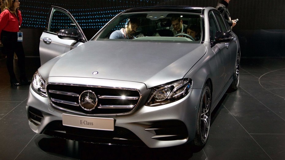 Những mẫu xe đáng chú ý tại Detroit Auto Show 2016 - 8
Mercedes E-Class trông như phiên bản thu nhỏ của S-Class