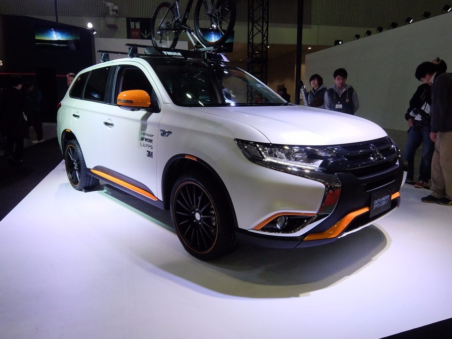 Những chiếc xe độ ấn tượng tại Tokyo Auto Salon 2016 - 15 Concept Mitsubishi Outlander PHEV Outdoor