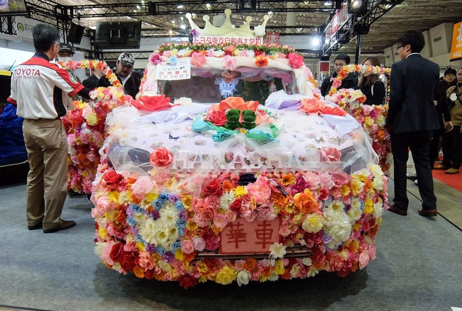 Những chiếc xe độ ấn tượng tại Tokyo Auto Salon 2016 - 21
Sinh viên của trường Đại học Kỹ thuật Tokyo thể hiện khả năng trang trí xe