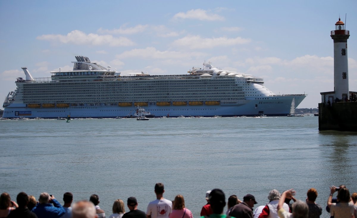 Bên trong tàu du lịch viễn dương trị giá 1 tỷ USD lớn nhất thế giới - 4 Theo Royal Caribbean, con tàu có thể đạt vận tốc tối đa 22 knot (tương đương 40,7 km/h)
