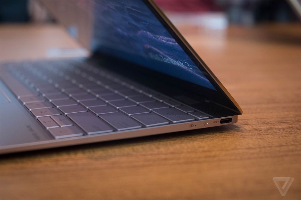 So sánh laptop mỏng nhất thế giới của Asus với Macbook mới nhất của Apple - 9 So sánh laptop mỏng nhất thế giới của Asus với Macbook mới nhất của Apple - 9