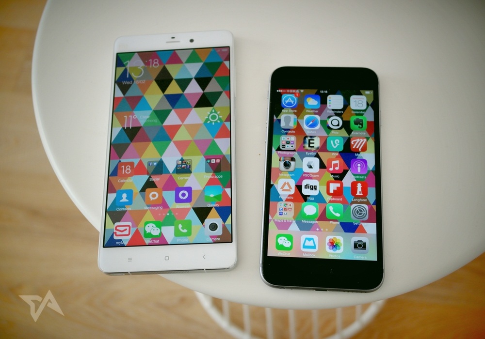 Giới trẻ không muốn bỏ hơn 3 triệu đồng để mua smartphone: Tin xấu cho Apple - 4 Xiaomi Mi Note (trái) đặt cạnh iPhone 6