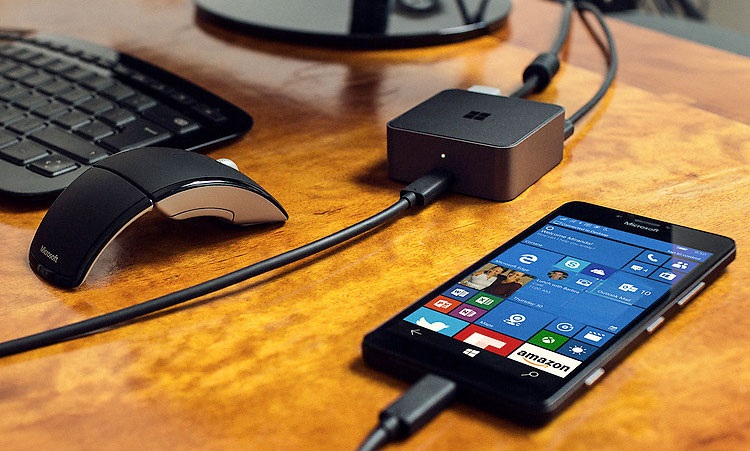 Giảm giá mạnh Lumia 950 và 950 XL, Microsoft "dọn kho" để ra mắt Surface Phone mới? - 2 Bên cạnh giảm giá, người dùng mua Lumia 950/950 XL tại Mỹ sẽ được tặng kèm một dock Continuum từ Microsoft