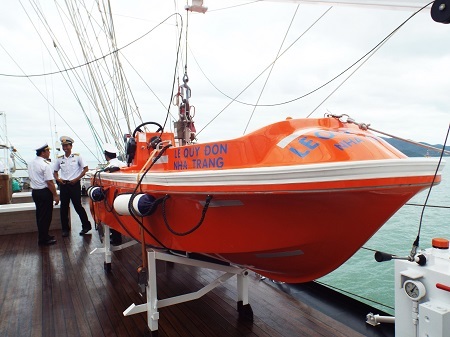 
Xuồng cứu sinh của tàu buồm Lê Quý Đôn

 
