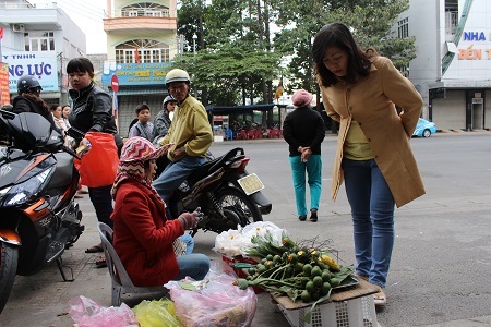 
Đầu năm mua muối, mua lộc... để lấy may mắn
