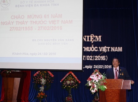 
Bác sỹ CKII Nguyễn Văn Xáng, Giám đốc Bệnh viện Đa khoa tỉnh Khánh Hòa thông báo những thành tựu của bệnh viện tới các đại biểu
