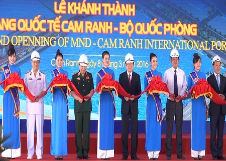 Khai trương Cảng Quốc tế Cam Ranh cung ứng dịch vụ tàu sân bay - 1 Chủ tịch nước dự lễ khánh thành cảng quốc tế Cam Ranh tại căn cứ Cam Ranh, Khánh Hòa (Ảnh: Trường Sa)