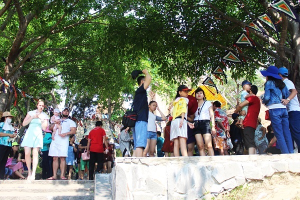 Tháp chăm ở Nha Trang là điểm đến gần gũi của du khách nội địa, bởi sức hấp dẫn của các giá trị văn hóa, lịch sử của công trình hết sức độc đáo này