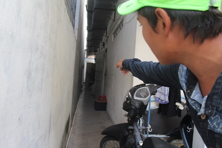 Con đường dẫn vào phòng trọ của cô gái trẻ bi sát hại