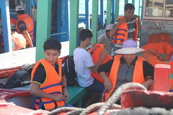 Khách đến Nha Trang “dồn dập”, các điểm du lịch bội thu - 3