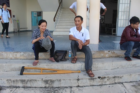 Bố mẹ em Chung lo lắng cho tương lai của con