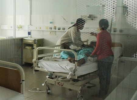 Người nhà bên Tài khi cấp cứu ở bệnh viện Đa khoa Khánh Hòa