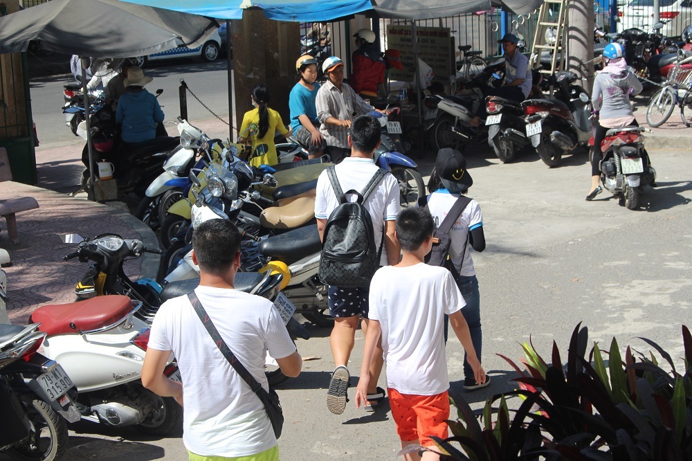 Khách du lịch Trung Quốc đến bệnh viện Đa khoa Khánh Hòa khám bệnh - Ảnh: Viết Hảo