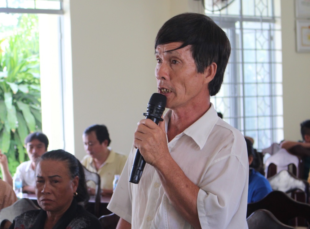 
Thân nhân của người đã khuất bức xúc đòi giám định ADN (Ảnh: Viết Hảo)
