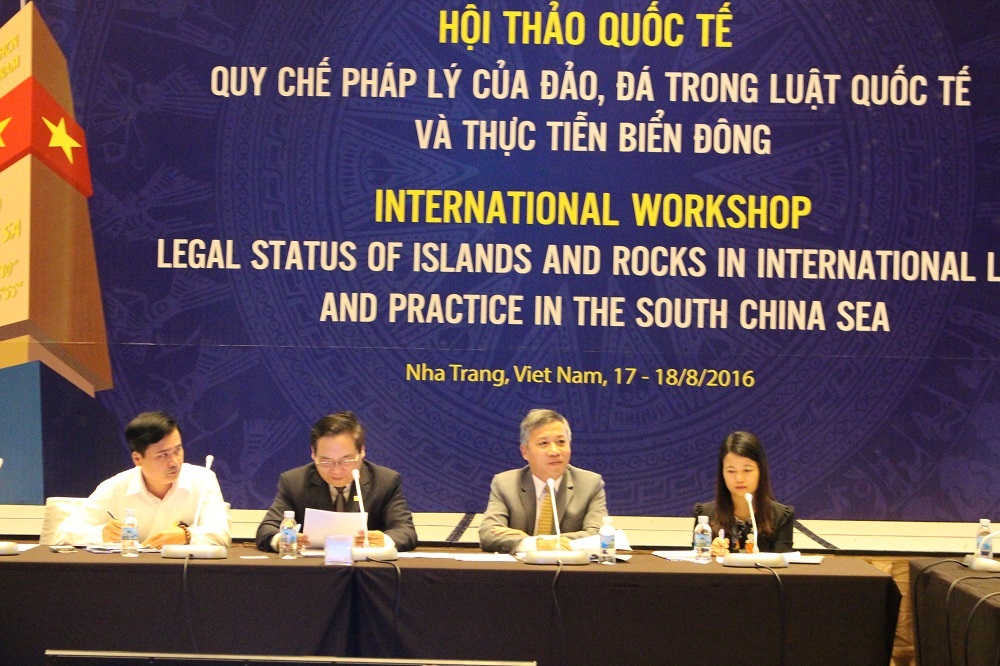 
Quang cảnh buổi họp báo hội thảo quốc tế: “Quy chế pháp lý của đảo, đá trong luật quốc tế và thực tiễn Biển Đông”., chiều 16/8 (Ảnh: Viết Hảo)
