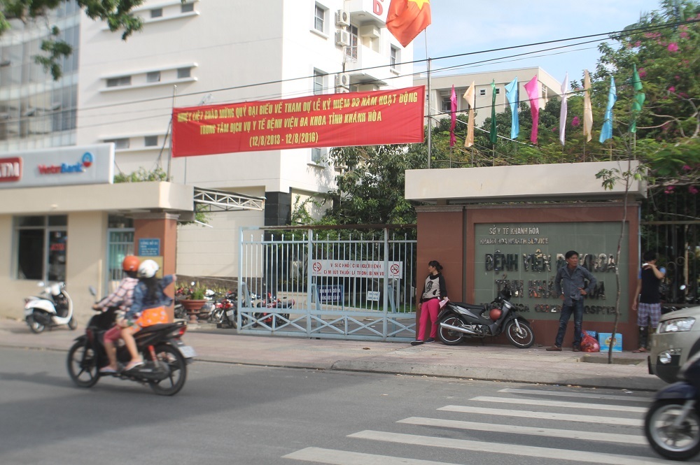 Tốn kém hàng trăm triệu đồng mỗi tháng vì "đắp chiếu" hệ thống xử lý rác thải y tế - 1 Vì không có hệ thống xử lý rác thải y tế nên bệnh viện Đa khoa Khánh Hòa tốn kém hàng trăm triệu đồng/tháng