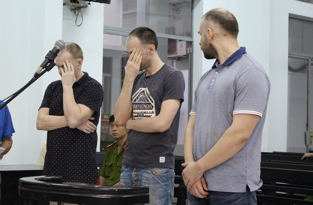 
3 bị cáo quốc tịch Nga bị xét xử về tội dùng thẻ ATM giả rút tiền ở Việt Nam
