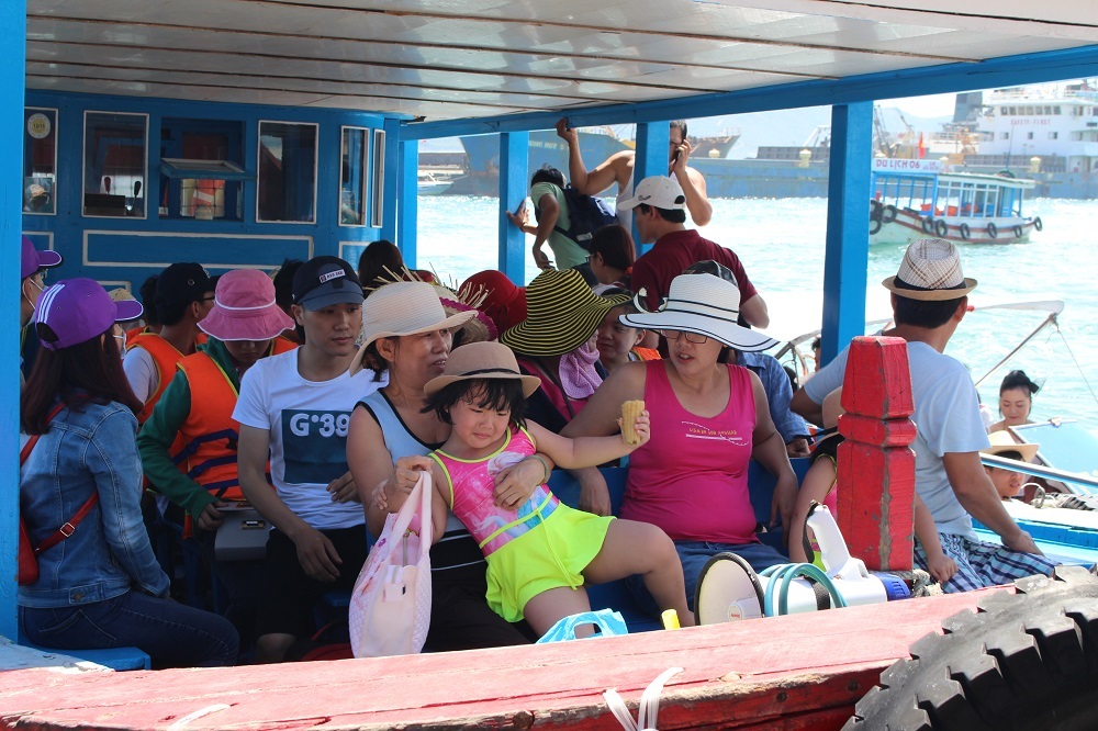 Tour biển đảo luôn hút du khách vào các dịp lễ lớn