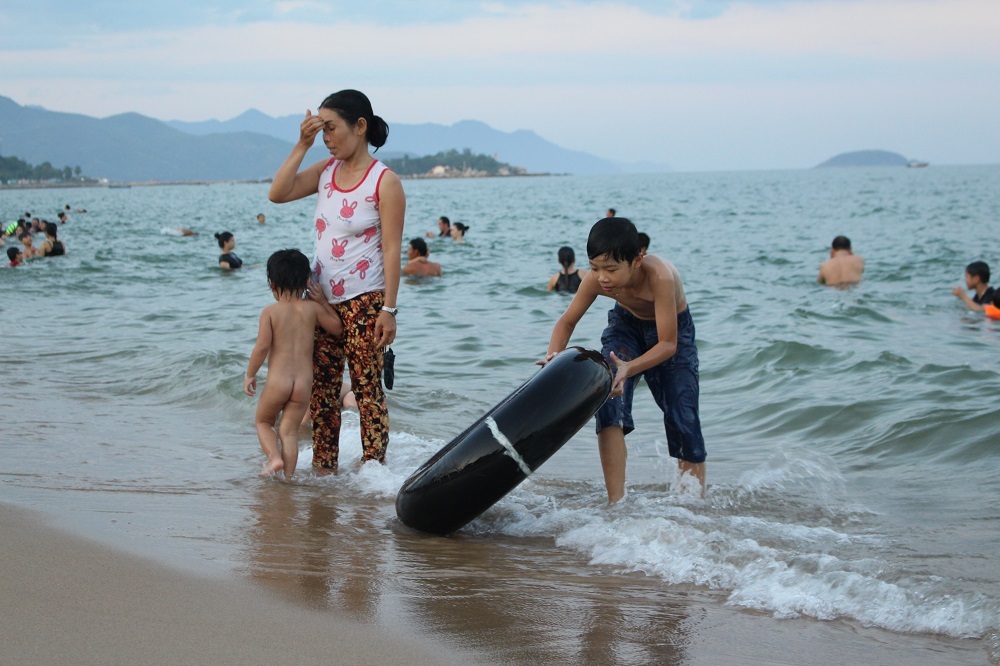 Nha Trang: Bãi biển đông nghẹt trong ngày Quốc Khánh 2/9 - 3