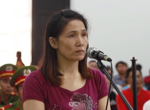 Vợ tưới xăng đốt chồng tử vong vì chồng đòi bán đất nuôi “bồ” - 1 Bị cáo Nguyễn Lê Phương Nhi tại phiên tòa sơ thẩm ngày 13/9
