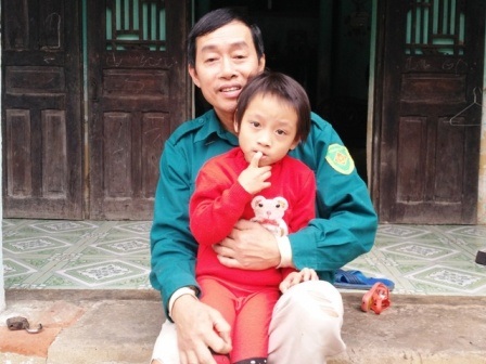Gặp lại bé gái bị bỏ rơi và hành trình tìm người thân - 3 Vợ chồng ông Ngân thay con chăm cháu