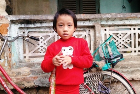 Gặp lại bé gái bị bỏ rơi và hành trình tìm người thân - 6 Sau 5 năm được ông bà nuôi dạy, cháu Ngọc Anh giờ đã khôn lớn và đến trường đi học.