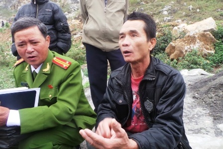 Anh Trương Trọng Khanh, người trực tiếp xuống lò giải cứu các nạn nhân