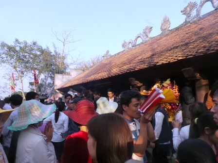 Từ trong ra ngoài gần như không còn chỗ trống