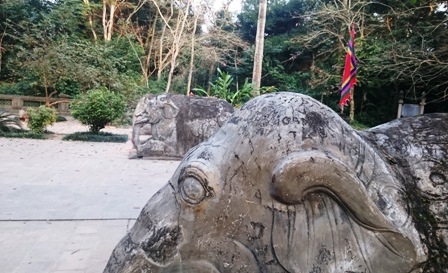 Những tượng voi trong lăng vua Lê Thái Tổ