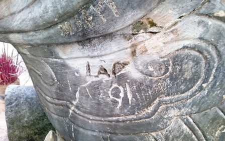 Tượng voi trong lăng vua Lê Thái Tổ bị viết, vẽ bậy - 7