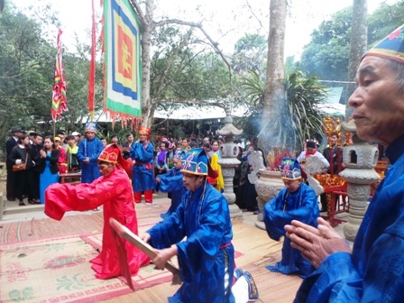 Theo truyền thống hàng năm, cứ vào dịp mùng 8 Tết Nguyên đán, người dân xã Cẩm Lương, huyện Cẩm Thủy tổ chức lễ hội rước cá thần. Đây còn được gọi là lễ hội Khai hạ của dân tộc Mường ở miền Tây xứ Thanh.