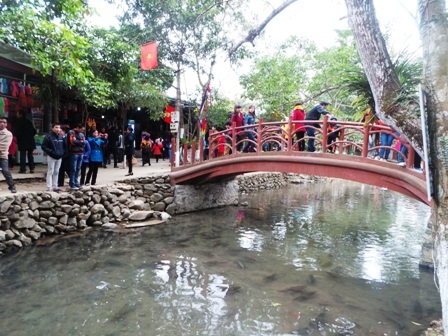 Suối cá thần Cẩm Lương là điểm đến hấp dẫn trong hành trình du lịch xứ Thanh của nhiều du khách trong và ngoài nước.