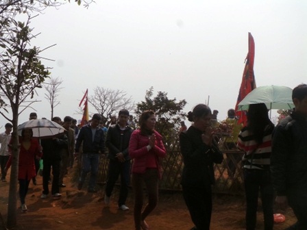 Theo cách lý giải của nhà nghiên cứu Phạm Tấn thì dẫu truyện Cao Biền có tà thuật trấn yểm long mạch, huyệt đạo chỉ là truyền thuyết hoang đường nhưng đức tin vào một huyệt đạo linh thiêng trên đỉnh Am Tiên trong dân gian là có thật.