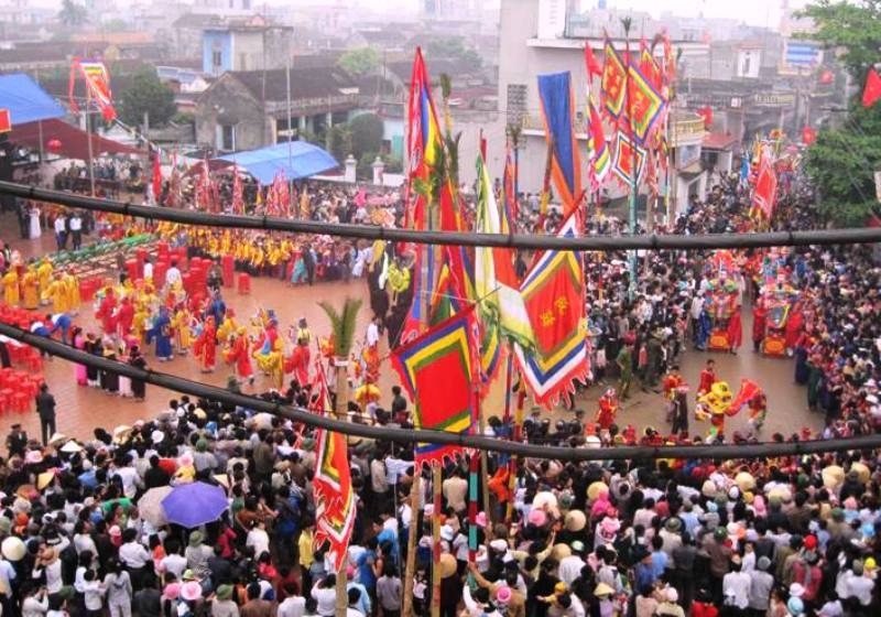 Hàng nghìn người dân tham gia Lễ cầu ngư