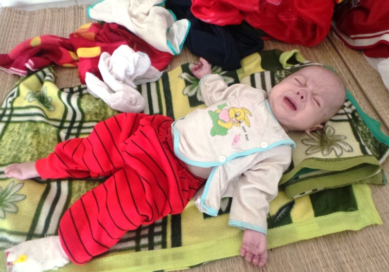 Bé hay quấy khóc vì bệnh tật