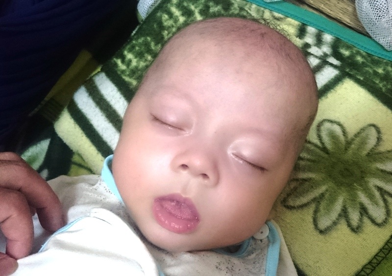 Bé Long từ khi sinh ra nằm viện nhiều hơn ở nhà